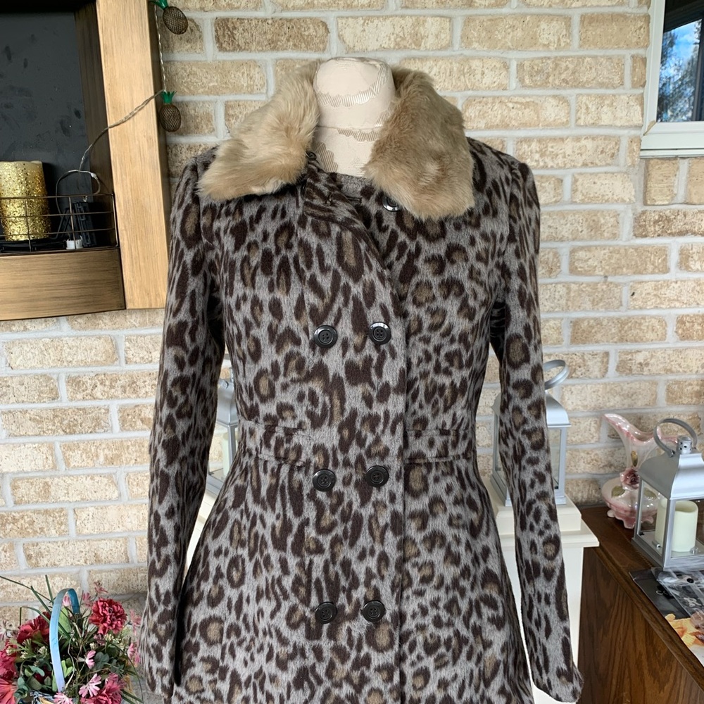 Buttons gray/ brown leopard double breasted coat size S